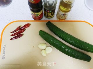 凉拌酸辣黄瓜条的做法步骤：1