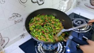 蒜苔小炒肉的做法步骤：11