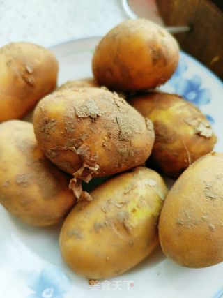 红烧土豆的做法步骤：1