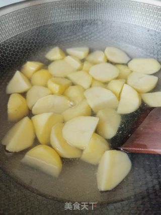 红烧土豆的做法步骤：6