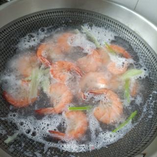 捞汁大虾的做法步骤：4