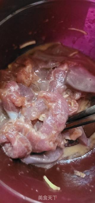 生菜猪红瘦肉粥的做法步骤：2
