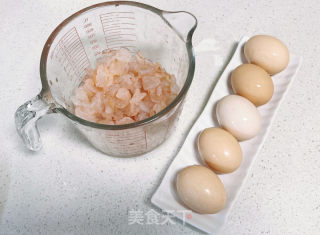 减脂餐～鸡蛋炒虾仁的做法步骤：1