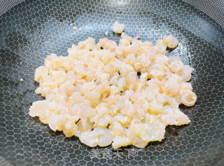 减脂餐～鸡蛋炒虾仁的做法步骤：2