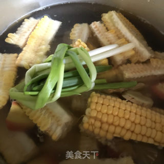 水果玉米排骨汤的做法步骤：6