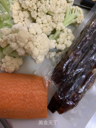 臘腸蒸花菜的做法步骤：1