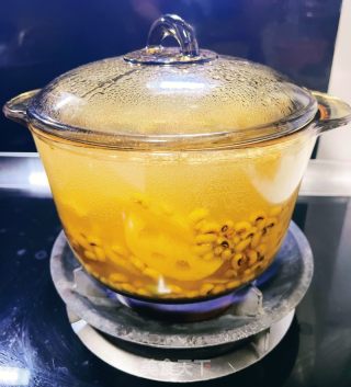 莲藕排骨汤的做法步骤：4