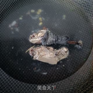 乌鸡汤荞麦面的做法步骤：1