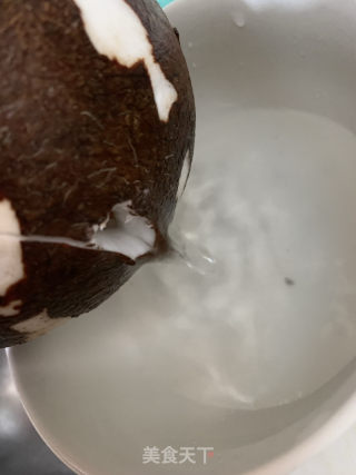 滋潤椰子燉雞湯的做法步骤：5