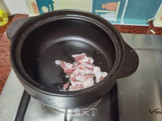 五花肉生蚝煲的做法步骤：2