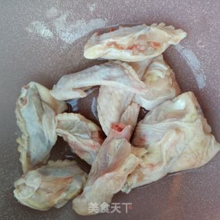 鸡翅花肉烧笋干的做法步骤：3