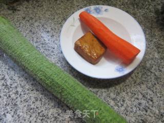 香干胡萝卜炒丝瓜的做法步骤：1