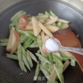 鸡翅花肉笋干炖芸豆的做法步骤：4