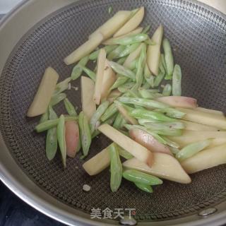 鸡翅花肉笋干炖芸豆的做法步骤：5