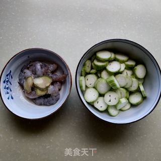 虾仁丝瓜面的做法步骤：3