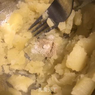 土豆泥蛋卷的做法步骤：7