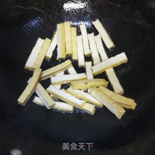 香芹炒豆干的做法步骤：4