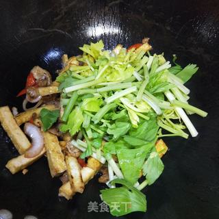 香芹炒豆干的做法步骤：11