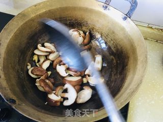 香菇炒油菜的做法步骤：5