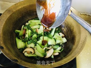 香菇炒油菜的做法步骤：9