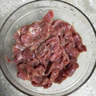 酸汤牛肉的做法步骤：2