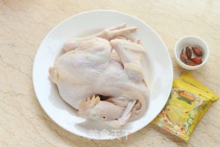 古法制作砂锅盐焗鸡的做法步骤：1