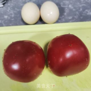 西红柿鸡蛋菌菇汤的做法步骤：1