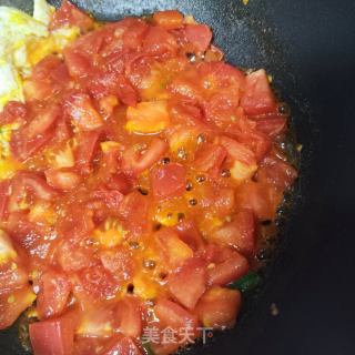 西红柿鸡蛋菌菇汤的做法步骤：5