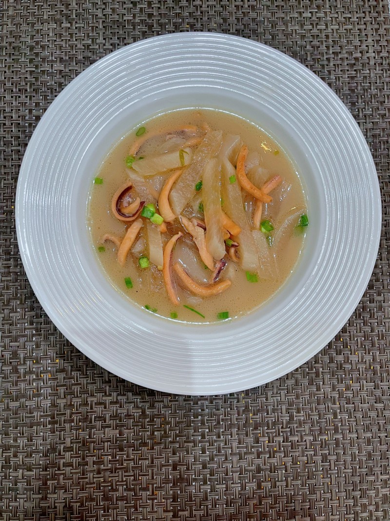 鱿鱼干炖萝卜排骨汤图片