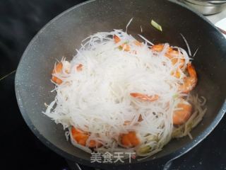鲜虾萝卜丝汤的做法步骤：7