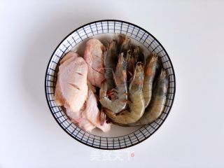 田园鲜虾鸡翅煲的做法步骤：1