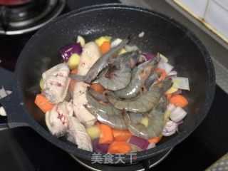 田园鲜虾鸡翅煲的做法步骤：7
