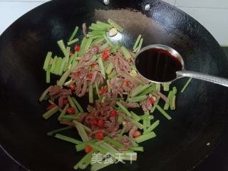 芹菜炒牛肉的做法步骤：9