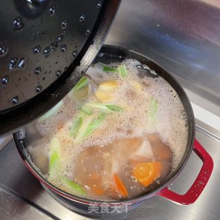 黄玉米莲藕排骨汤的做法步骤：9
