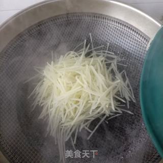 青椒土豆丝的做法步骤：2