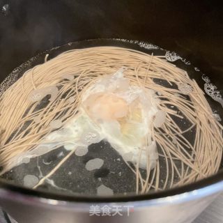 虾仁鸡蛋汤面的做法步骤：3