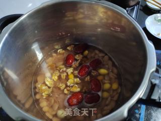 核桃百合扁豆红枣汤的做法步骤：2