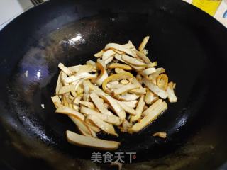 豆干炒红菜苔的做法步骤：2