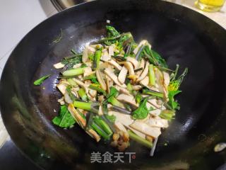 豆干炒红菜苔的做法步骤：3