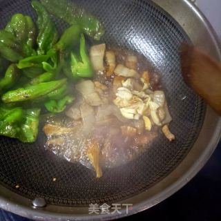 猪肉炒薄皮辣椒的做法步骤：12