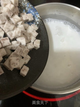 椰香芋頭腐竹雞蛋糖水的做法步骤：4