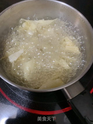 椰香芋頭腐竹雞蛋糖水的做法步骤：5