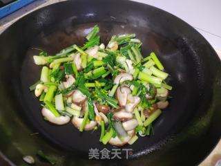 香菇炒红菜苔的做法步骤：5