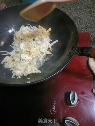 鸡蛋炒米粉的做法步骤：2