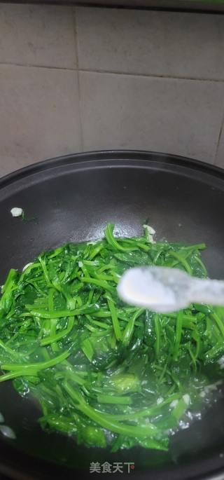蒜末炒豌豆尖的做法步骤：5