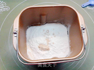 豆沙麻糬软欧面包的做法步骤：2