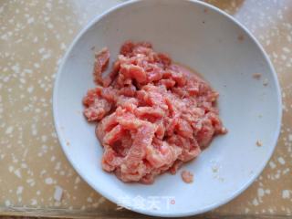 洋葱芹菜炒牛肉的做法步骤：2