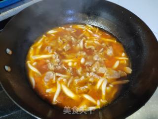 海鲜菇番茄肉片汤的做法步骤：7