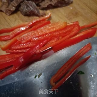 西芹红椒炒驴肉的做法步骤：5