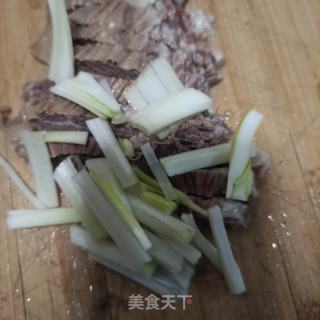 西芹红椒炒驴肉的做法步骤：7